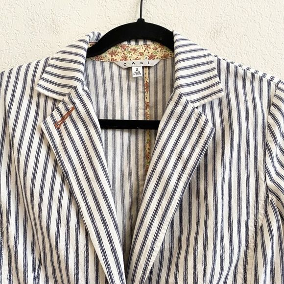 CAbi Blue Striped 3/4 Sleeve Blazer Jacket Womens Size 2 Bell Sleeve Pockets - Picture 2 of 11